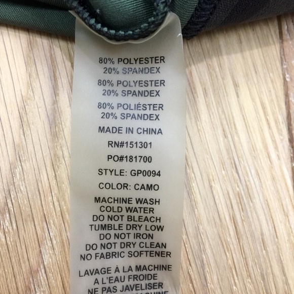 GOOD AMERICAN Icon Jersey Workout Camo Crop Top Size M - Picture 12 of 12